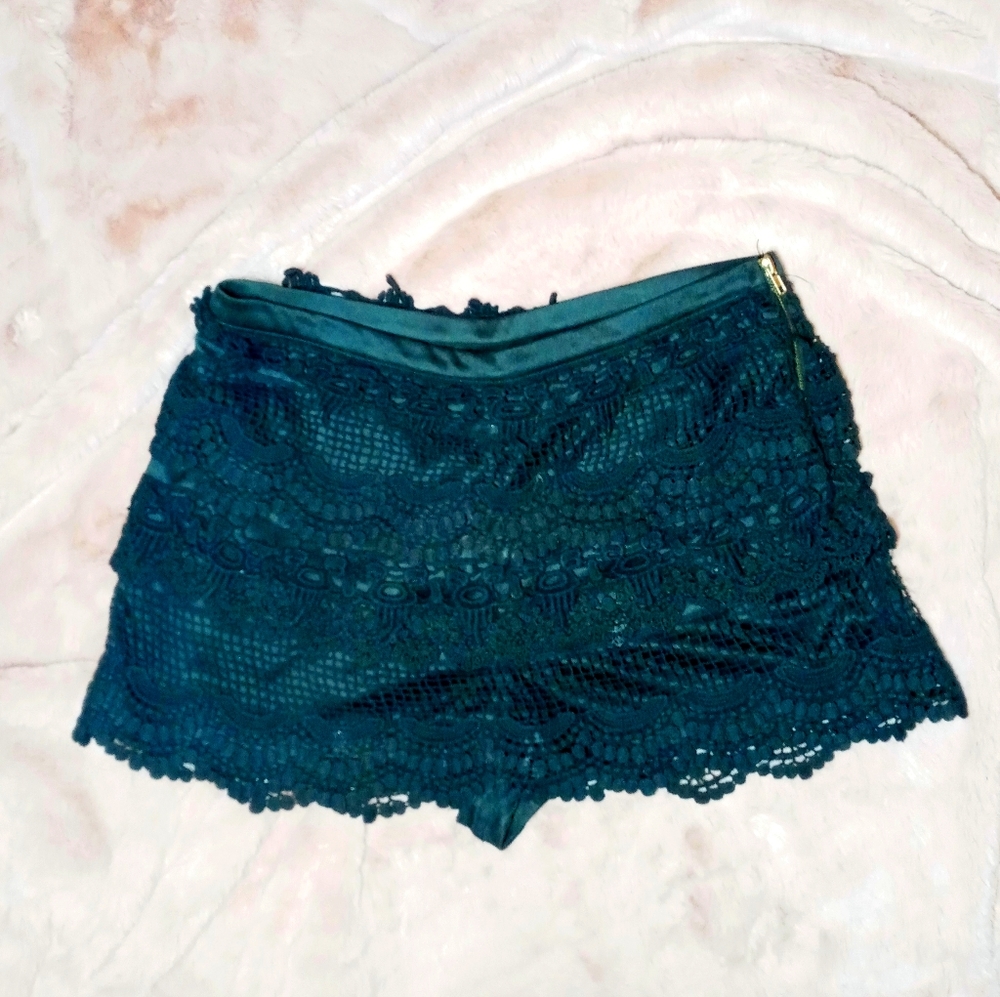 Lace skort